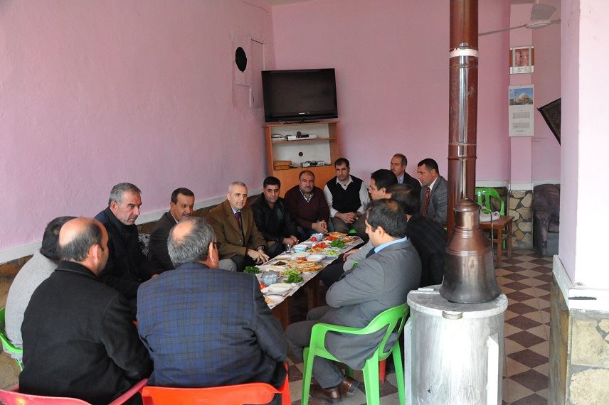Palu Kaymakamı, muhtar ve esnaflarla bir araya geldi Palu Kaymakamı, muhtar ve esnaflarla bir araya geldi